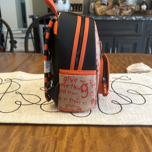 LOUNGEFLY Disney Trick 'r Treat Sam Pumpkin Mini 🎒 - Picture 12 of 16